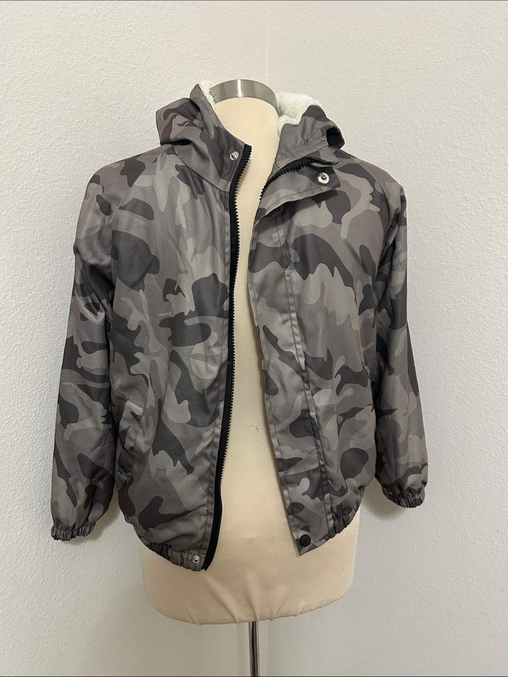 SHEIN Kids Gray Camouflage Hooded Puffer Jacket